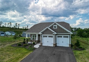 1054 Lakeside Dr., McDonald, 15057, 3 Bedrooms Bedrooms, 9 Rooms Rooms,2 BathroomsBathrooms,Residential,For Sale,Lakeside Dr.,1690656