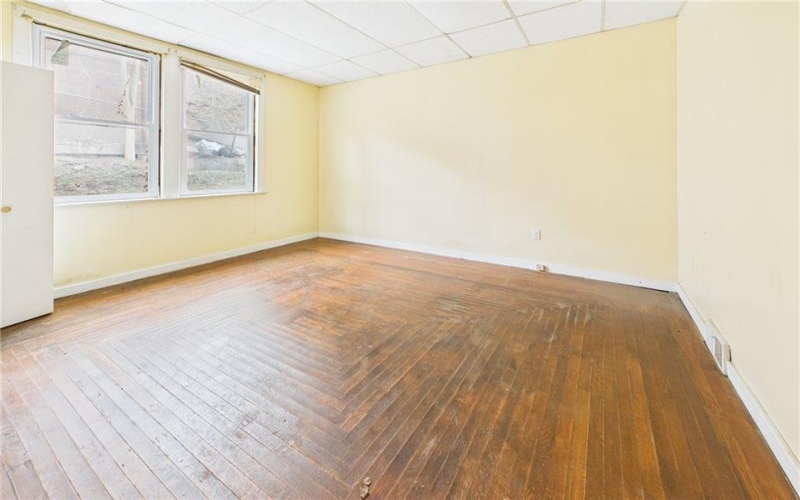 502 Liberty Ave, Charleroi, 15022, 5 Bedrooms Bedrooms, ,2.1 BathroomsBathrooms,Residential,For Sale,Liberty Ave,1690606