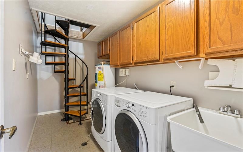 128 Roscommon PLace, Canonsburg, 15317, 3 Bedrooms Bedrooms, 9 Rooms Rooms,2 BathroomsBathrooms,Residential,For Sale,Roscommon PLace,1690682