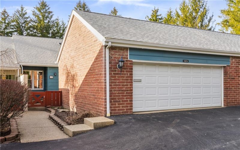 128 Roscommon PLace, Canonsburg, 15317, 3 Bedrooms Bedrooms, 9 Rooms Rooms,2 BathroomsBathrooms,Residential,For Sale,Roscommon PLace,1690682