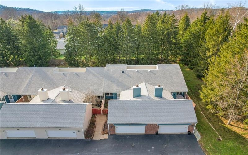 128 Roscommon PLace, Canonsburg, 15317, 3 Bedrooms Bedrooms, 9 Rooms Rooms,2 BathroomsBathrooms,Residential,For Sale,Roscommon PLace,1690682