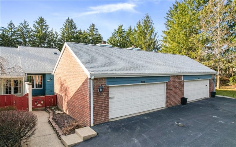 128 Roscommon PLace, Canonsburg, 15317, 3 Bedrooms Bedrooms, 9 Rooms Rooms,2 BathroomsBathrooms,Residential,For Sale,Roscommon PLace,1690682