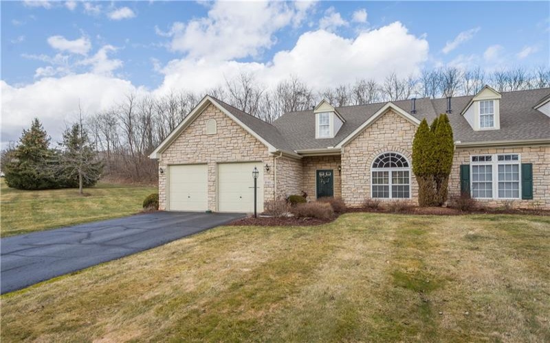 1045 Surrey Woods Dr, Canonsburg, 15317, 3 Bedrooms Bedrooms, 10 Rooms Rooms,2.1 BathroomsBathrooms,Residential,For Sale,Surrey Woods Dr,1690582
