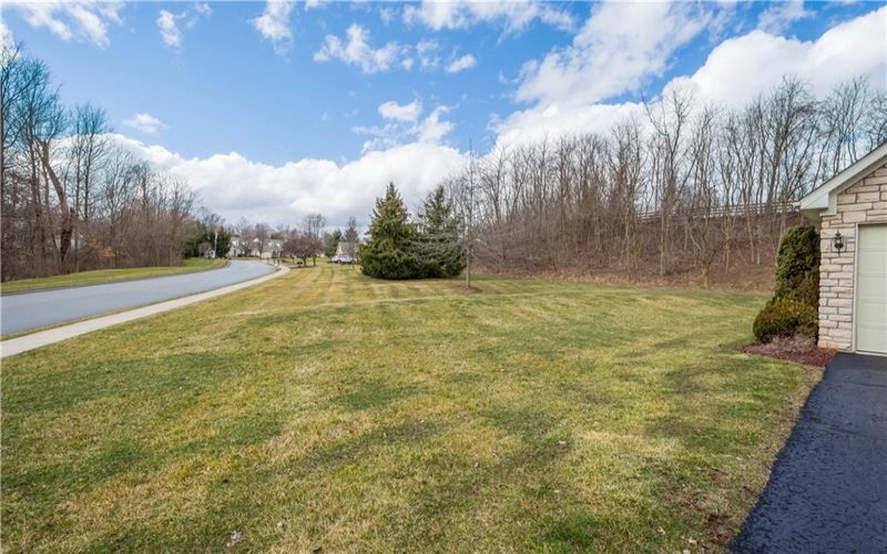 1045 Surrey Woods Dr, Canonsburg, 15317, 3 Bedrooms Bedrooms, 10 Rooms Rooms,2.1 BathroomsBathrooms,Residential,For Sale,Surrey Woods Dr,1690582