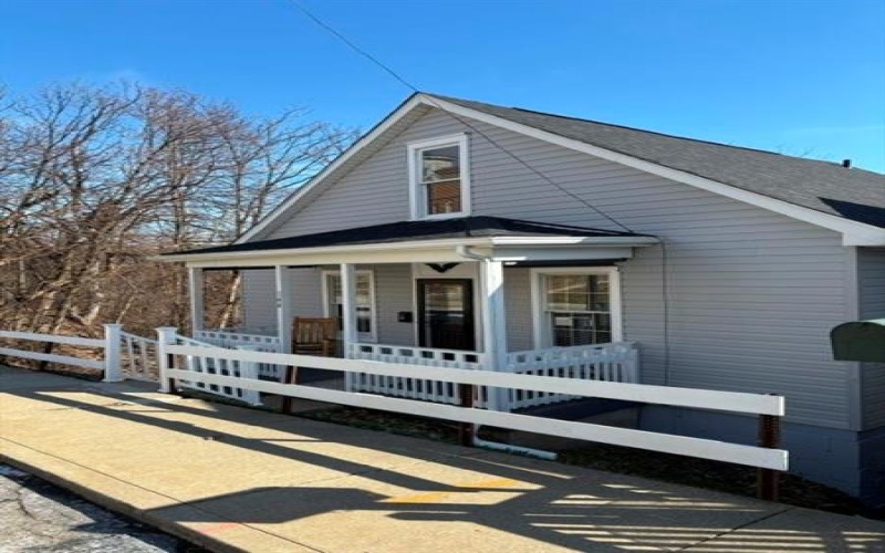 144 Vine St, Canonsburg, 15317, 3 Bedrooms Bedrooms, 7 Rooms Rooms,2 BathroomsBathrooms,Residential,For Sale,Vine St,1690367