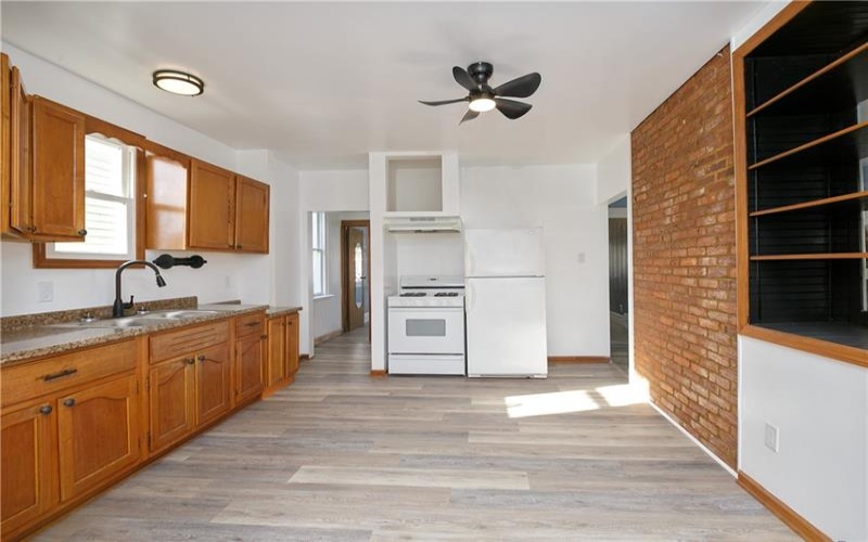 216 4th St, Youngwood, 15697, 4 Bedrooms Bedrooms, 11 Rooms Rooms,2.1 BathroomsBathrooms,Residential,For Sale,4th St,1690992