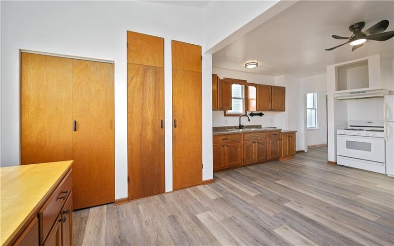 216 4th St, Youngwood, 15697, 4 Bedrooms Bedrooms, 11 Rooms Rooms,2.1 BathroomsBathrooms,Residential,For Sale,4th St,1690992