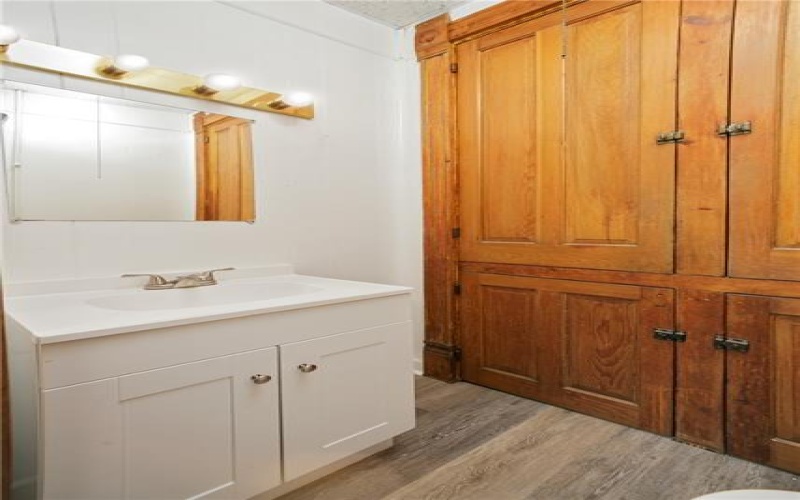 216 4th St, Youngwood, 15697, 4 Bedrooms Bedrooms, 11 Rooms Rooms,2.1 BathroomsBathrooms,Residential,For Sale,4th St,1690992