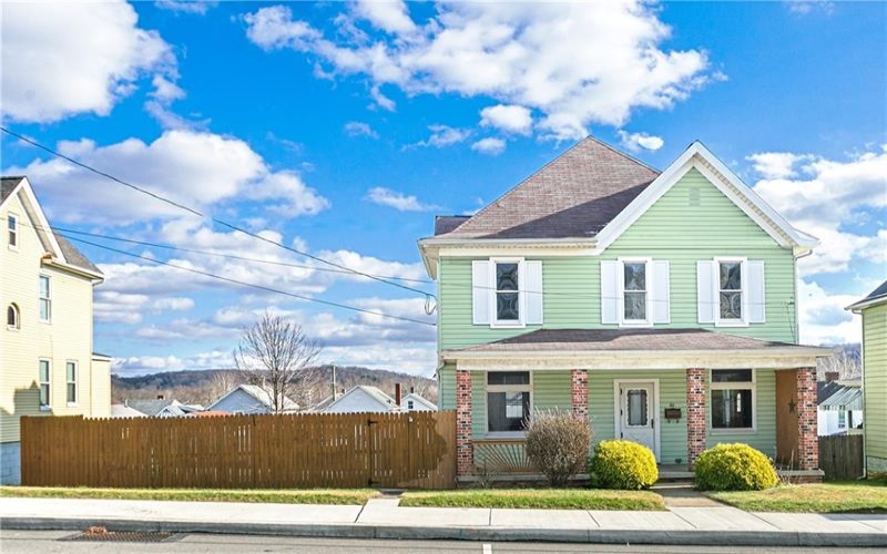 216 4th St, Youngwood, 15697, 4 Bedrooms Bedrooms, 11 Rooms Rooms,2.1 BathroomsBathrooms,Residential,For Sale,4th St,1690992