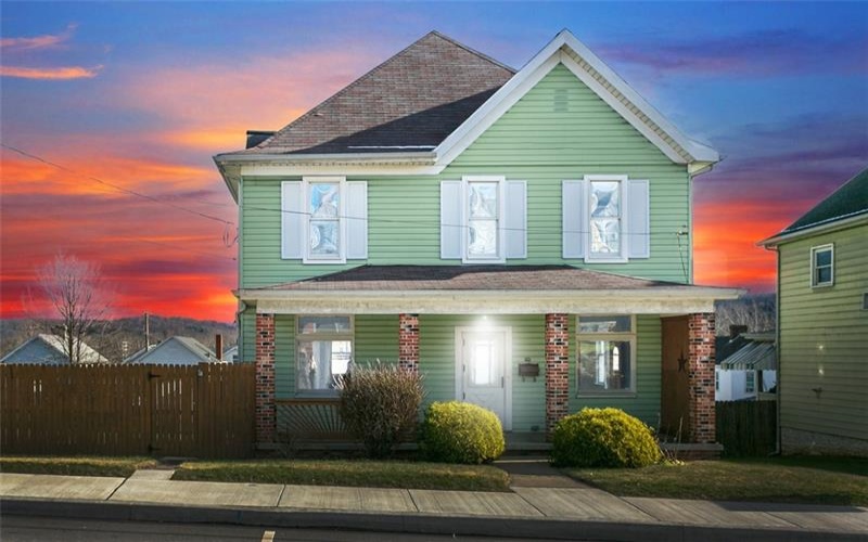 216 4th St, Youngwood, 15697, 4 Bedrooms Bedrooms, 11 Rooms Rooms,2.1 BathroomsBathrooms,Residential,For Sale,4th St,1690992