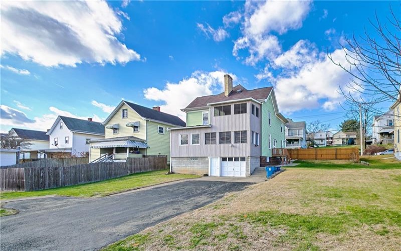 216 4th St, Youngwood, 15697, 4 Bedrooms Bedrooms, 11 Rooms Rooms,2.1 BathroomsBathrooms,Residential,For Sale,4th St,1690992