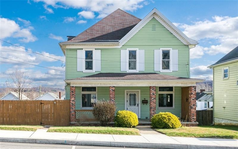 216 4th St, Youngwood, 15697, 4 Bedrooms Bedrooms, 11 Rooms Rooms,2.1 BathroomsBathrooms,Residential,For Sale,4th St,1690992