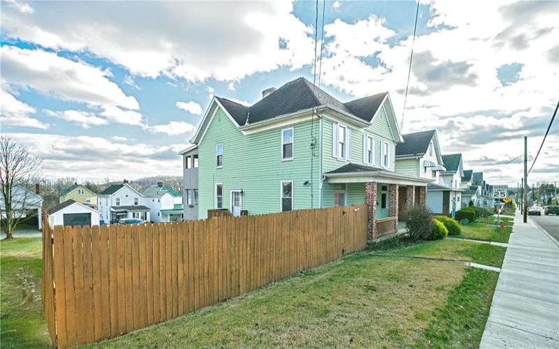 216 4th St, Youngwood, 15697, 4 Bedrooms Bedrooms, 11 Rooms Rooms,2.1 BathroomsBathrooms,Residential,For Sale,4th St,1690992