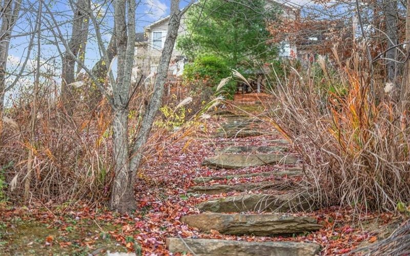 1011 Lakeside Drive, Mc Donald, 15057, 5 Bedrooms Bedrooms, 14 Rooms Rooms,4.1 BathroomsBathrooms,Residential,For Sale,Lakeside Drive,1691203