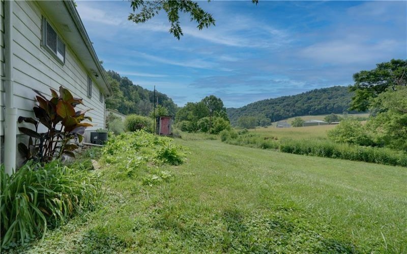 557 Toms Run, New Freeport, 15352, ,Multi-unit,For Sale,Toms Run,1691227