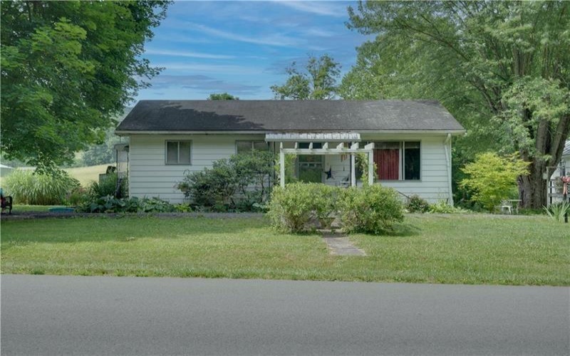 557 Toms Run, New Freeport, 15352, ,Multi-unit,For Sale,Toms Run,1691227