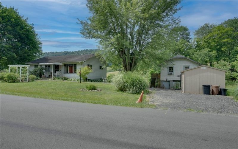 557 Toms Run, New Freeport, 15352, ,Multi-unit,For Sale,Toms Run,1691227