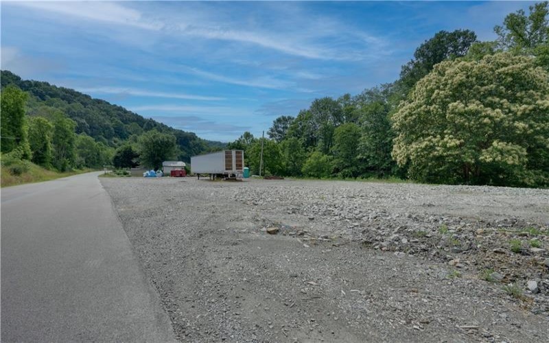 557 Toms Run, New Freeport, 15352, ,Multi-unit,For Sale,Toms Run,1691227