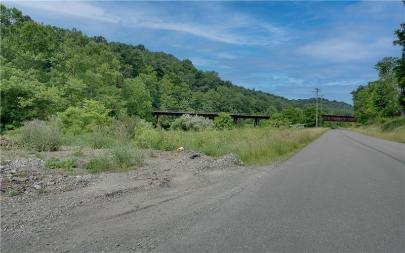 557 Toms Run, New Freeport, 15352, ,Multi-unit,For Sale,Toms Run,1691227