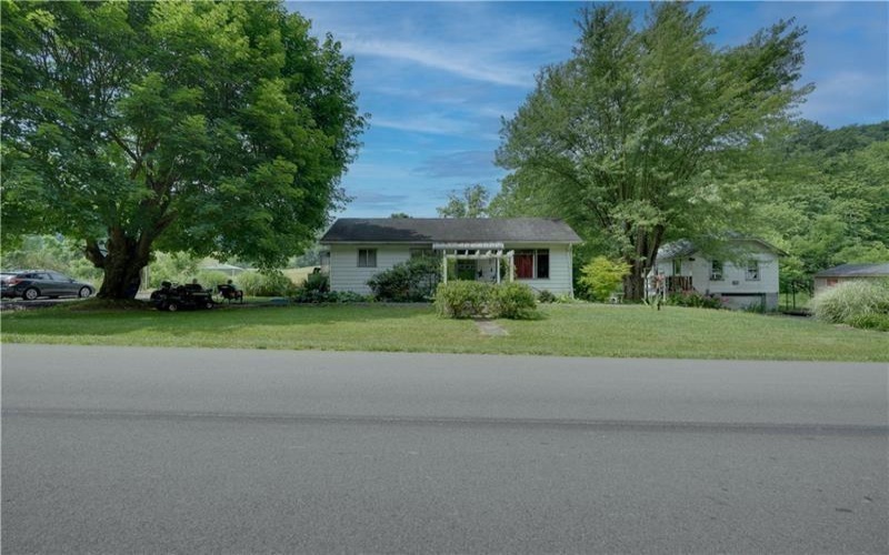 557 Toms Run, New Freeport, 15352, ,Multi-unit,For Sale,Toms Run,1691227