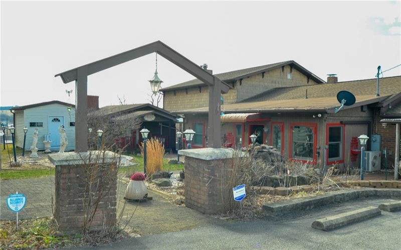 440 Center Ave., New Stanton, 15672, 3 Bedrooms Bedrooms, 10 Rooms Rooms,3 BathroomsBathrooms,Residential,For Sale,Center Ave.,1691082