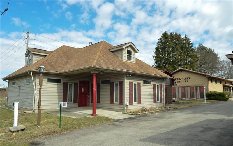 440 Center Ave., New Stanton, 15672, 3 Bedrooms Bedrooms, 10 Rooms Rooms,3 BathroomsBathrooms,Residential,For Sale,Center Ave.,1691082