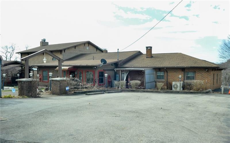 440 Center Ave., New Stanton, 15672, 3 Bedrooms Bedrooms, 10 Rooms Rooms,3 BathroomsBathrooms,Residential,For Sale,Center Ave.,1691082