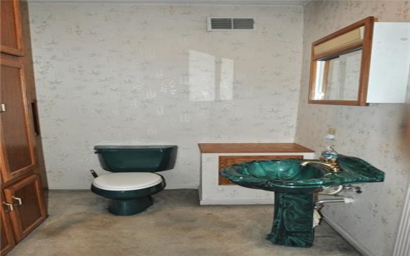 440 Center Ave., New Stanton, 15672, 3 Bedrooms Bedrooms, 10 Rooms Rooms,3 BathroomsBathrooms,Residential,For Sale,Center Ave.,1691082