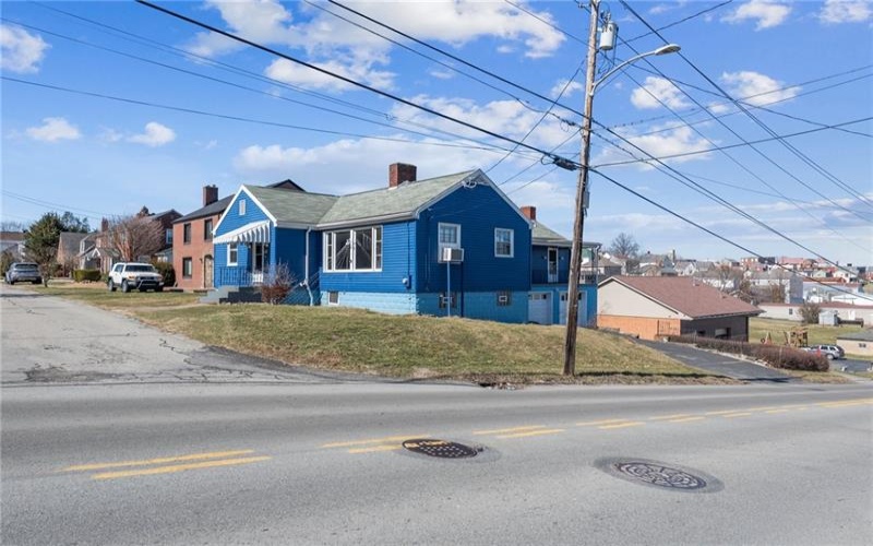 9 Frick Ave, Mount Pleasant, 15666, 3 Bedrooms Bedrooms, 6 Rooms Rooms,2.1 BathroomsBathrooms,Residential,For Sale,Frick Ave,1691319