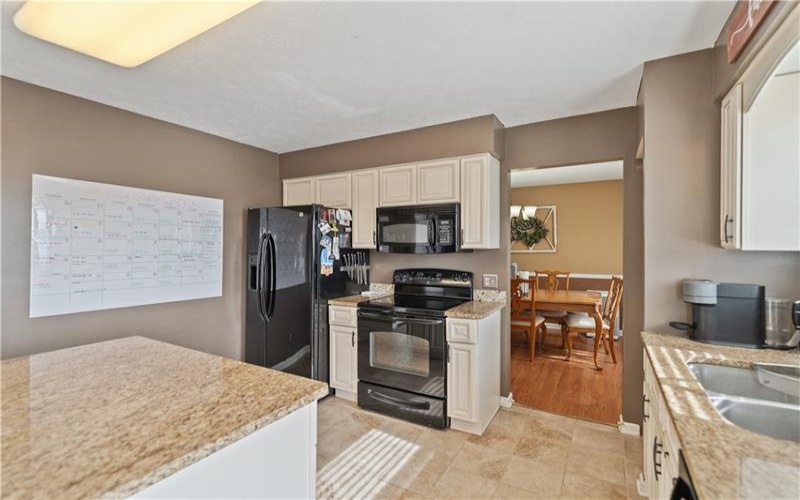142 Stratford Ct, New Stanton, 15672, 4 Bedrooms Bedrooms, 9 Rooms Rooms,2.1 BathroomsBathrooms,Residential,For Sale,Stratford Ct,1691512