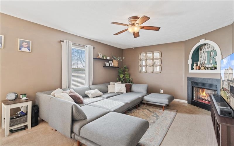 142 Stratford Ct, New Stanton, 15672, 4 Bedrooms Bedrooms, 9 Rooms Rooms,2.1 BathroomsBathrooms,Residential,For Sale,Stratford Ct,1691512