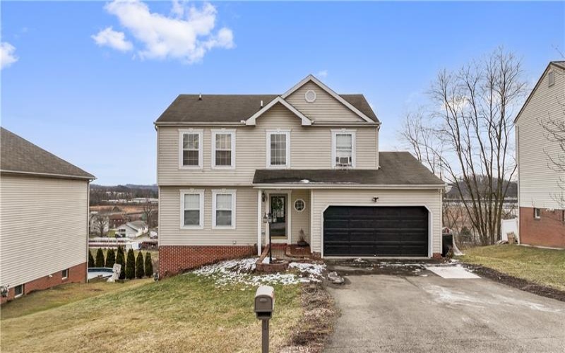 142 Stratford Ct, New Stanton, 15672, 4 Bedrooms Bedrooms, 9 Rooms Rooms,2.1 BathroomsBathrooms,Residential,For Sale,Stratford Ct,1691512