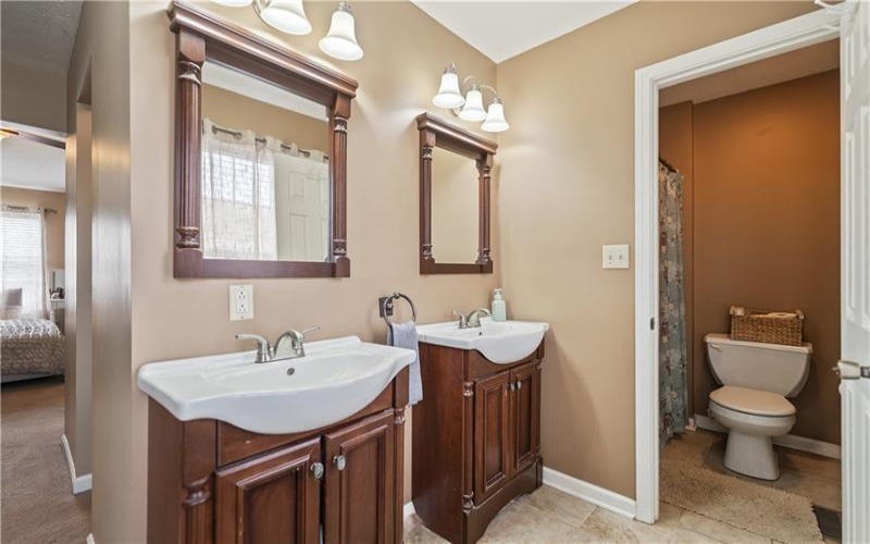 142 Stratford Ct, New Stanton, 15672, 4 Bedrooms Bedrooms, 9 Rooms Rooms,2.1 BathroomsBathrooms,Residential,For Sale,Stratford Ct,1691512