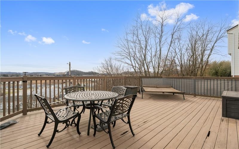 142 Stratford Ct, New Stanton, 15672, 4 Bedrooms Bedrooms, 9 Rooms Rooms,2.1 BathroomsBathrooms,Residential,For Sale,Stratford Ct,1691512