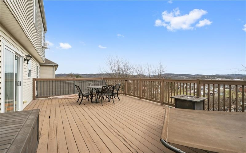 142 Stratford Ct, New Stanton, 15672, 4 Bedrooms Bedrooms, 9 Rooms Rooms,2.1 BathroomsBathrooms,Residential,For Sale,Stratford Ct,1691512