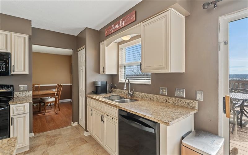 142 Stratford Ct, New Stanton, 15672, 4 Bedrooms Bedrooms, 9 Rooms Rooms,2.1 BathroomsBathrooms,Residential,For Sale,Stratford Ct,1691512