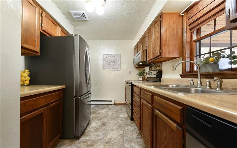 244 Parkwood Cir, Canonsburg, 15317, 4 Bedrooms Bedrooms, 10 Rooms Rooms,2 BathroomsBathrooms,Residential,For Sale,Parkwood Cir,1691962