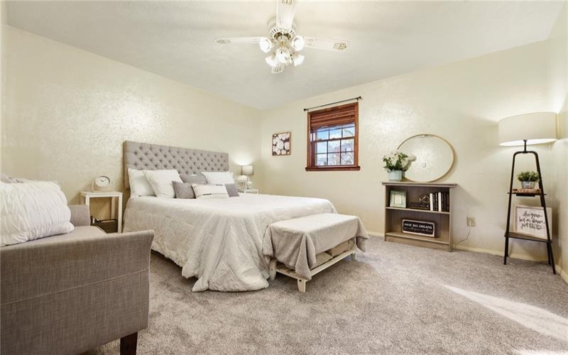 244 Parkwood Cir, Canonsburg, 15317, 4 Bedrooms Bedrooms, 10 Rooms Rooms,2 BathroomsBathrooms,Residential,For Sale,Parkwood Cir,1691962