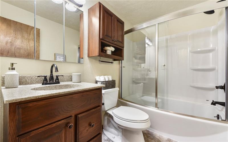 244 Parkwood Cir, Canonsburg, 15317, 4 Bedrooms Bedrooms, 10 Rooms Rooms,2 BathroomsBathrooms,Residential,For Sale,Parkwood Cir,1691962
