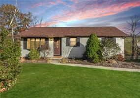 244 Parkwood Cir, Canonsburg, 15317, 4 Bedrooms Bedrooms, 10 Rooms Rooms,2 BathroomsBathrooms,Residential,For Sale,Parkwood Cir,1691962