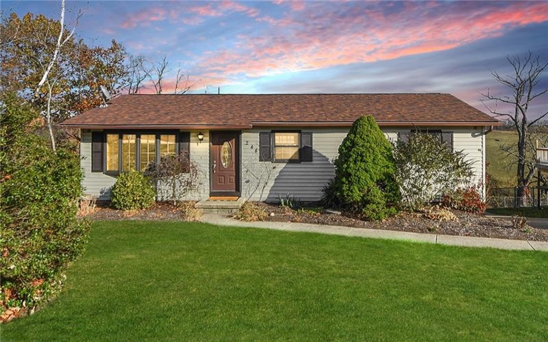244 Parkwood Cir, Canonsburg, 15317, 4 Bedrooms Bedrooms, 10 Rooms Rooms,2 BathroomsBathrooms,Residential,For Sale,Parkwood Cir,1691962