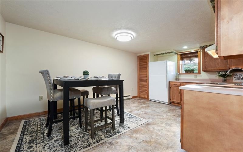 244 Parkwood Cir, Canonsburg, 15317, 4 Bedrooms Bedrooms, 10 Rooms Rooms,2 BathroomsBathrooms,Residential,For Sale,Parkwood Cir,1691962