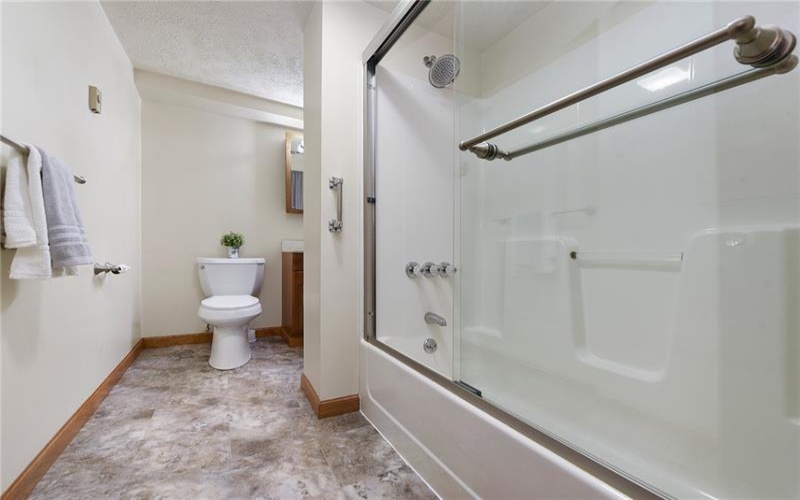 244 Parkwood Cir, Canonsburg, 15317, 4 Bedrooms Bedrooms, 10 Rooms Rooms,2 BathroomsBathrooms,Residential,For Sale,Parkwood Cir,1691962