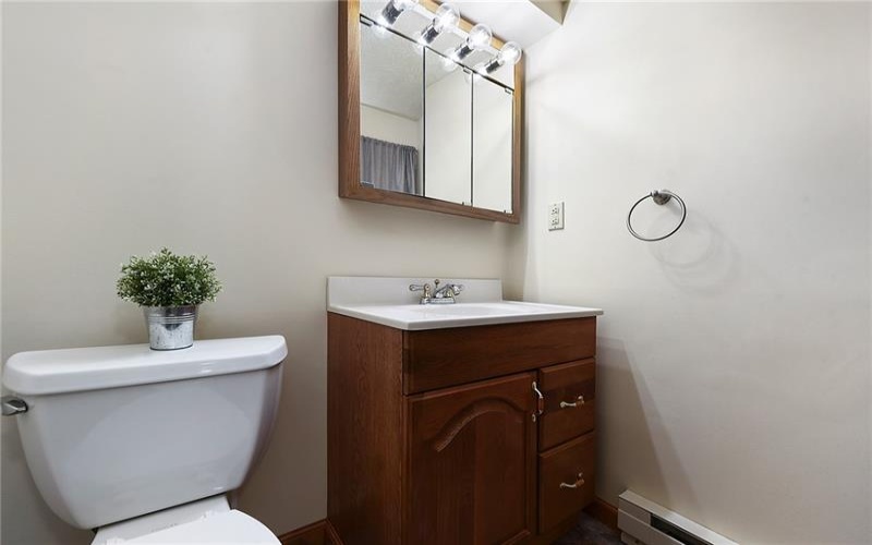 244 Parkwood Cir, Canonsburg, 15317, 4 Bedrooms Bedrooms, 10 Rooms Rooms,2 BathroomsBathrooms,Residential,For Sale,Parkwood Cir,1691962