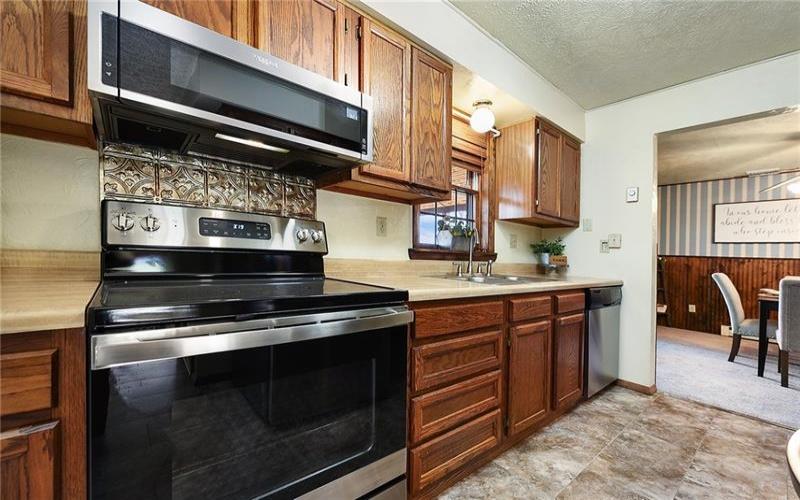 244 Parkwood Cir, Canonsburg, 15317, 4 Bedrooms Bedrooms, 10 Rooms Rooms,2 BathroomsBathrooms,Residential,For Sale,Parkwood Cir,1691962