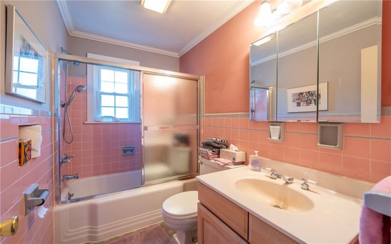 319 1st Ave, Latrobe, 15650, 4 Bedrooms Bedrooms, 9 Rooms Rooms,2 BathroomsBathrooms,Residential,For Sale,1st Ave,1692316