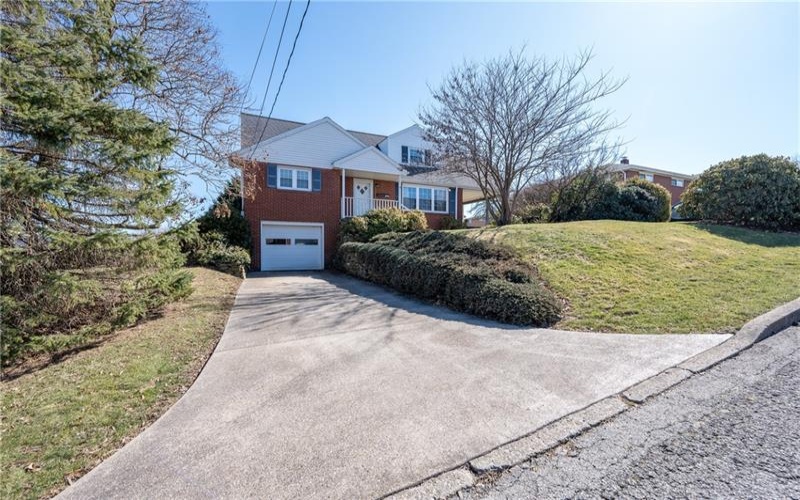 319 1st Ave, Latrobe, 15650, 4 Bedrooms Bedrooms, 9 Rooms Rooms,2 BathroomsBathrooms,Residential,For Sale,1st Ave,1692316