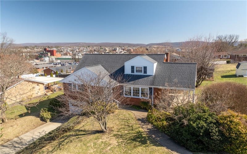 319 1st Ave, Latrobe, 15650, 4 Bedrooms Bedrooms, 9 Rooms Rooms,2 BathroomsBathrooms,Residential,For Sale,1st Ave,1692316