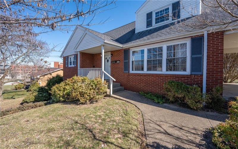 319 1st Ave, Latrobe, 15650, 4 Bedrooms Bedrooms, 9 Rooms Rooms,2 BathroomsBathrooms,Residential,For Sale,1st Ave,1692316
