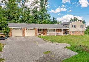 140 MAPLE LN., Mcmurray, 15317, 4 Bedrooms Bedrooms, ,4 BathroomsBathrooms,Residential,For Sale,MAPLE LN.,1692356